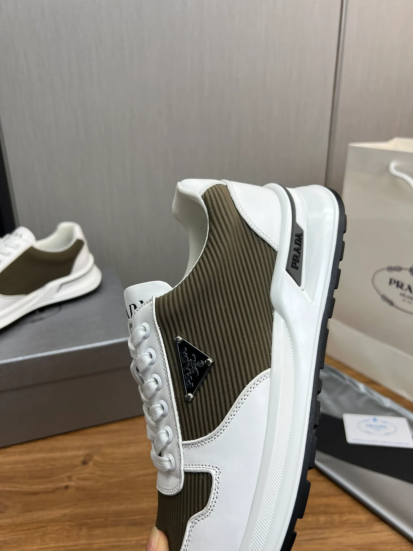 Men's shoes 💰580💰 [PRADA] Men's shoes are popular in the counter, official website is synchronized, 1 high-quality shipment ✔️Original cowhide stitching mesh + cowhide lining, 1🆚1 replica, original original bottom, 38-45 (45 customized, non-refundable)